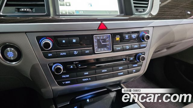 Genesis G80 2017 — photo 24