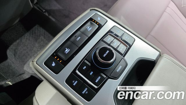 Genesis G80 2017 — photo 25