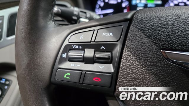 Genesis G80 2017 — photo 30