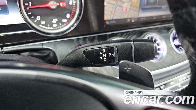 Mercedes-Benz E-Class 2018 — photo 12