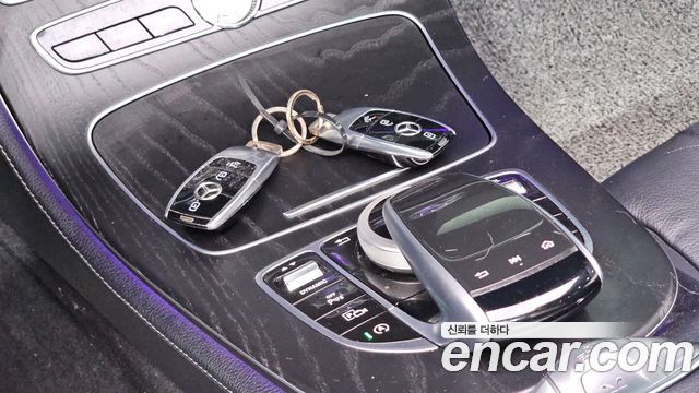 Mercedes-Benz E-Class 2018 — photo 22
