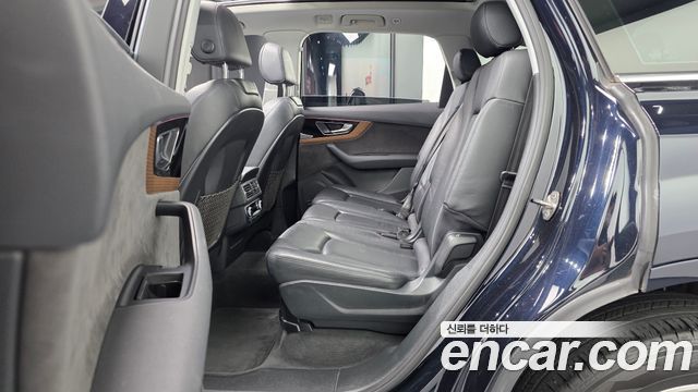 Audi Q7 2016 — photo 18