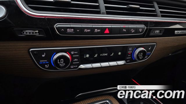 Audi Q7 2016 — photo 24