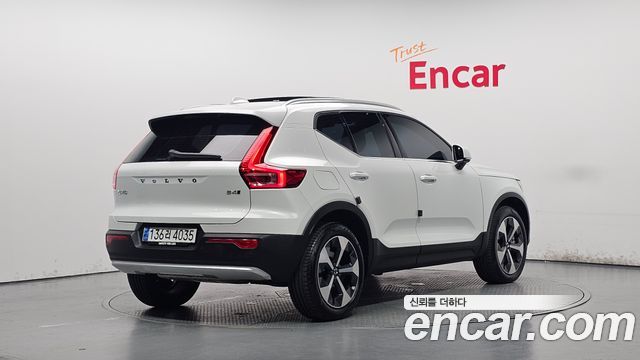 Volvo XC40 2025 — photo 2