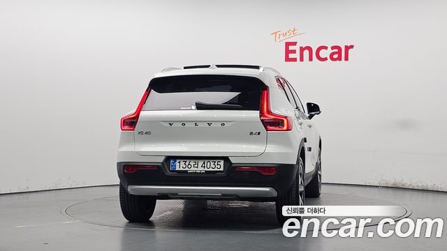 Volvo XC40 2025 — photo 4