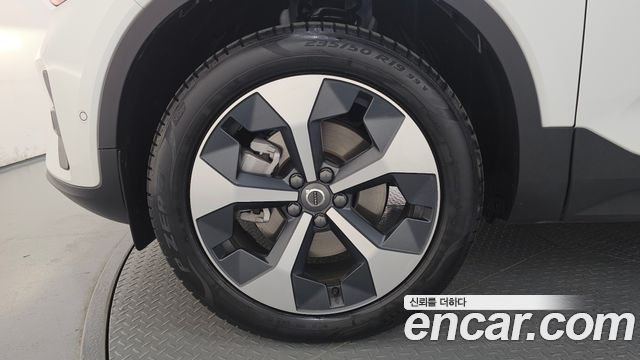 Volvo XC40 2025 — photo 5