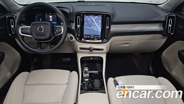 Volvo XC40 2025 — photo 10