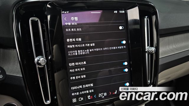 Volvo XC40 2025 — photo 22