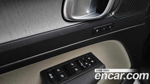 Volvo XC40 2025 — photo 24