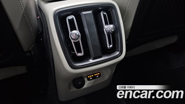 Volvo XC40 2025 — photo 25