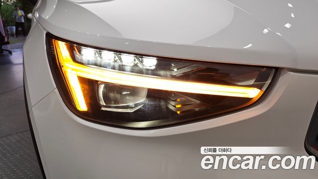Volvo XC40 2025 — photo 8
