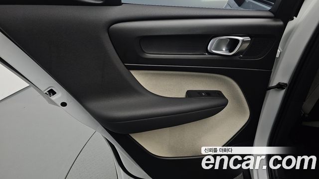 Volvo XC40 2025 — photo 15