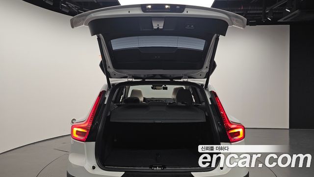 Volvo XC40 2025 — photo 27