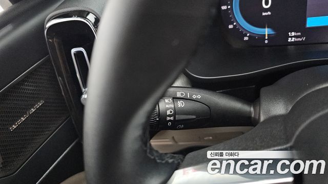 Volvo XC40 2025 — photo 29