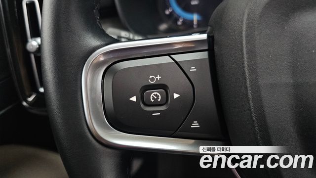 Volvo XC40 2025 — photo 33