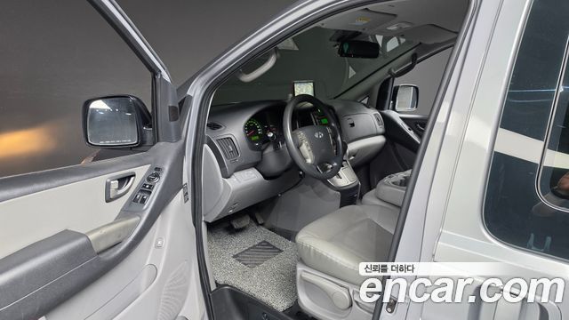 Hyundai Starex 2012 — photo 13