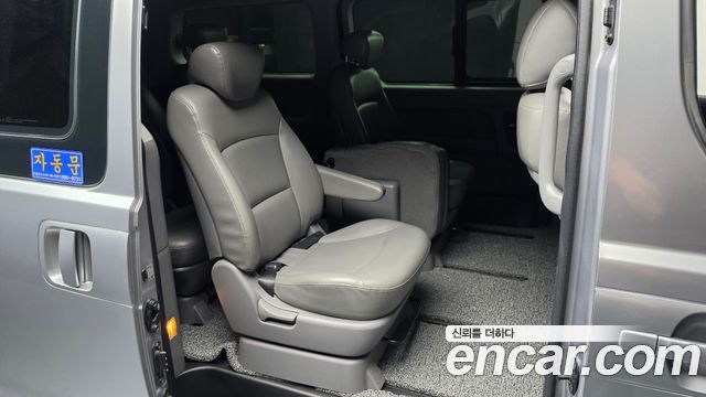 Hyundai Starex 2012 — photo 18
