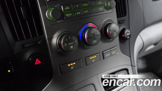 Hyundai Starex 2012 — photo 26