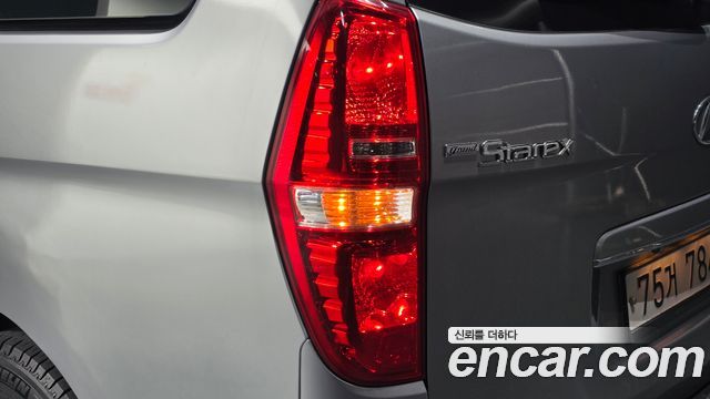 Hyundai Starex 2012 — photo 9