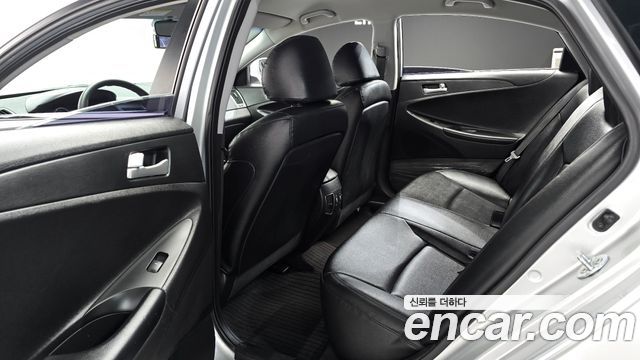 Hyundai Sonata 2012 — photo 11