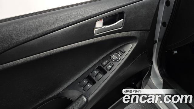 Hyundai Sonata 2012 — photo 16