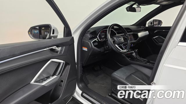 Audi Q3 2020 — photo 13