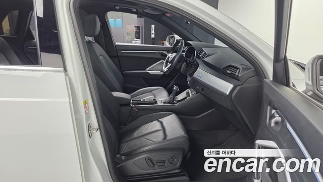 Audi Q3 2020 — photo 17
