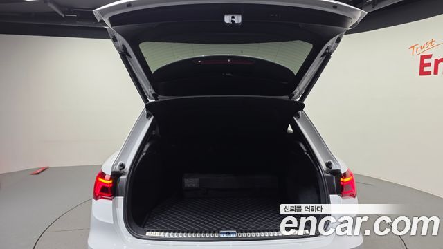 Audi Q3 2020 — photo 26