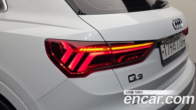 Audi Q3 2020 — photo 9