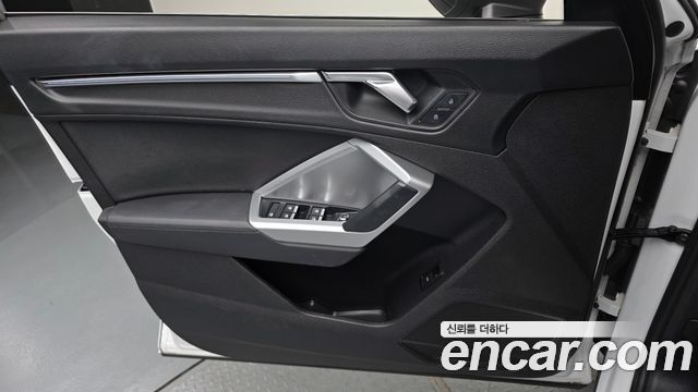 Audi Q3 2020 — photo 14
