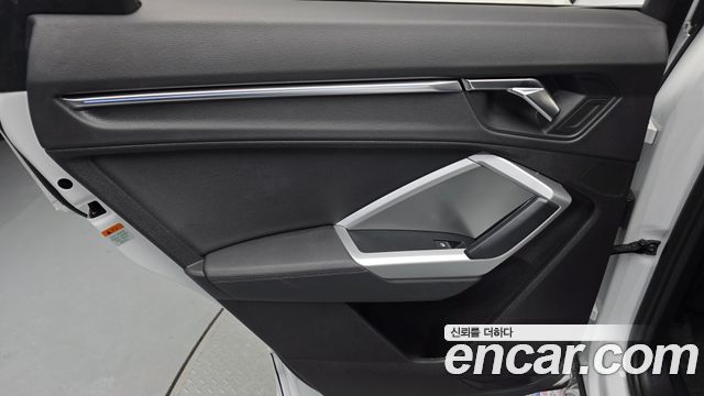 Audi Q3 2020 — photo 15