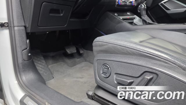 Audi Q3 2020 — photo 27