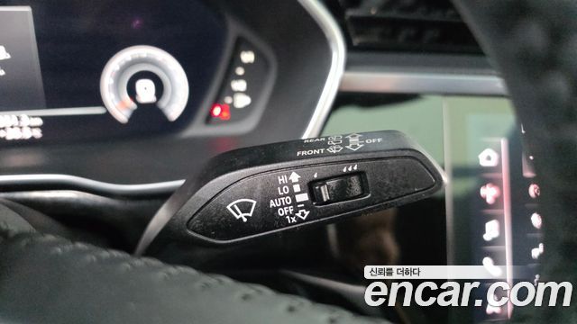 Audi Q3 2020 — photo 30