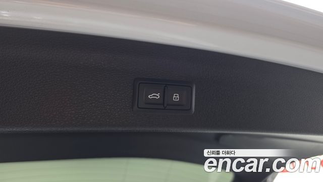 Audi Q3 2020 — photo 35