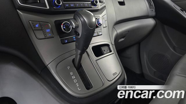 Hyundai Starex 2019 — photo 12
