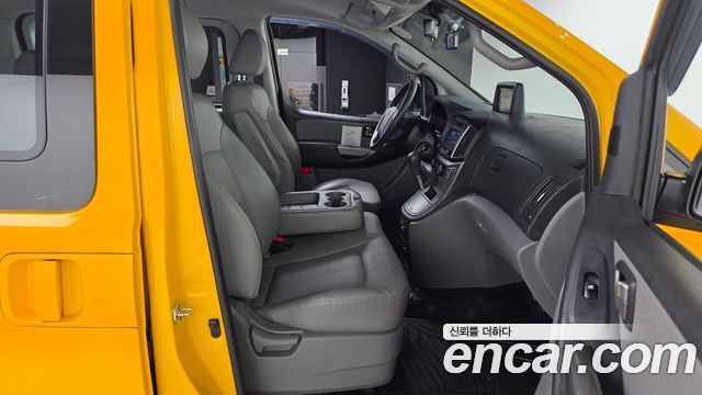 Hyundai Starex 2019 — photo 17
