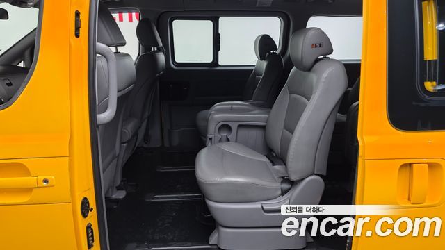 Hyundai Starex 2019 — photo 18