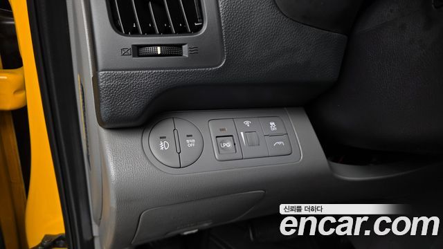 Hyundai Starex 2019 — photo 24