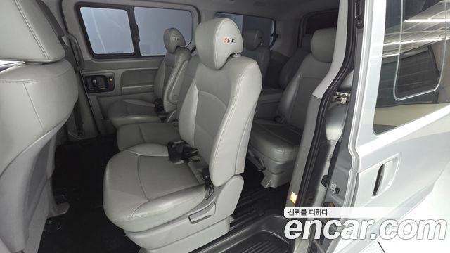 Hyundai Starex 2019 — photo 17