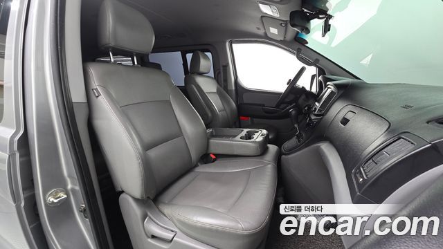 Hyundai Starex 2019 — photo 16