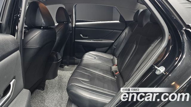 Hyundai AVANTE 2021 — photo 17