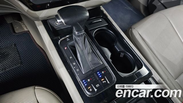 Kia Canival 2017 — photo 12