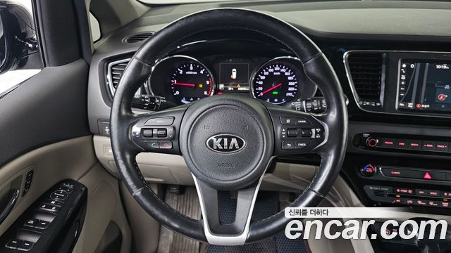 Kia Canival 2017 — photo 19