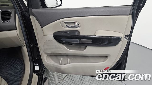 Kia Canival 2017 — photo 14