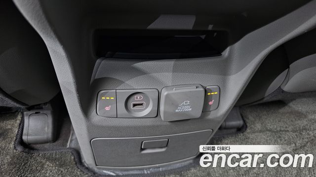 Kia Canival 2017 — photo 31