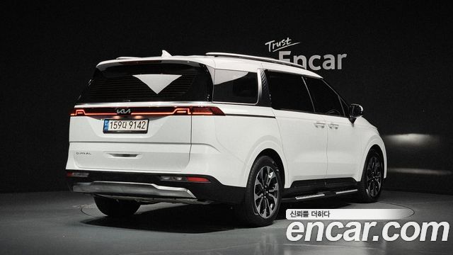 Kia Canival 2022 — photo 2