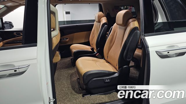 Kia Canival 2022 — photo 17