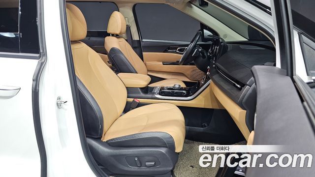 Kia Canival 2022 — photo 16