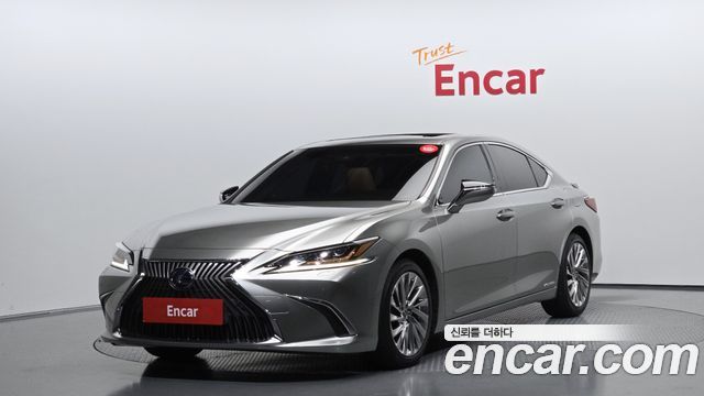 Lexus ES 2021 — photo 1