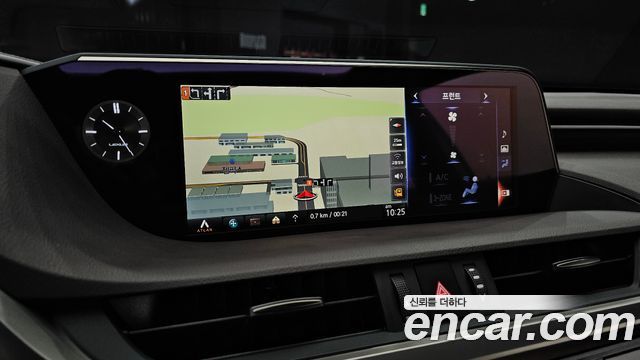 Lexus ES 2021 — photo 22